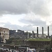 Foto: Colonnato Antico e Colosseo - Via dei Fori Imperiali  (Roma) - 1